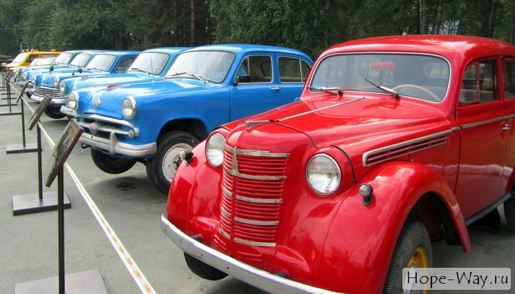 Выставка ретроавтомобилей в Музее паровозов (Советский р-н г. Новосибирск)