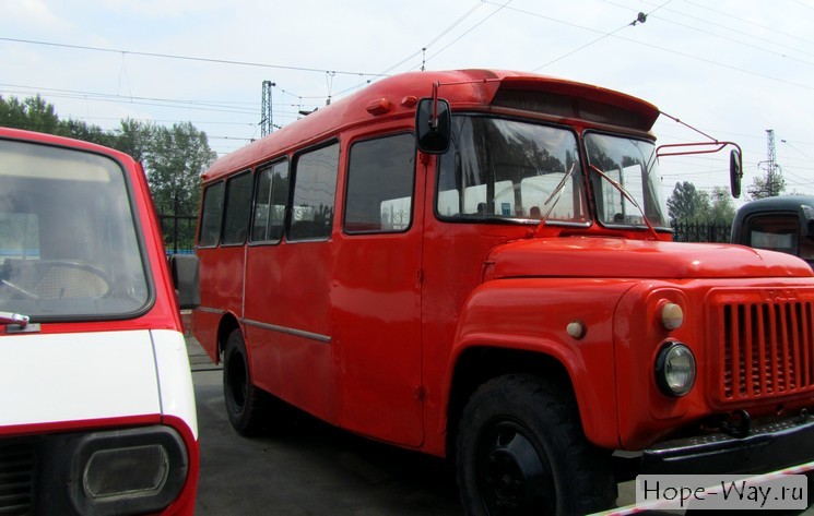 Ретро автобус в Музее паровозов (Новосибирск)