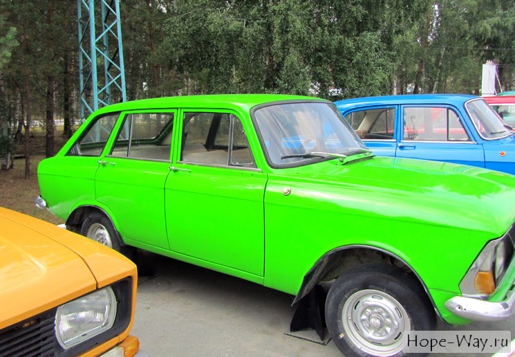 Автомобили на ретро выставке в Музее ж/д техники (Новосибирск)