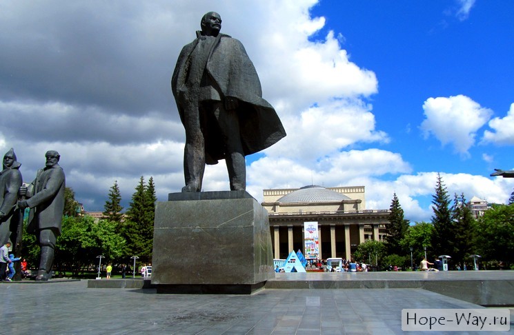 Площадь Ленина в Новосибирске - фото достопримечательностей