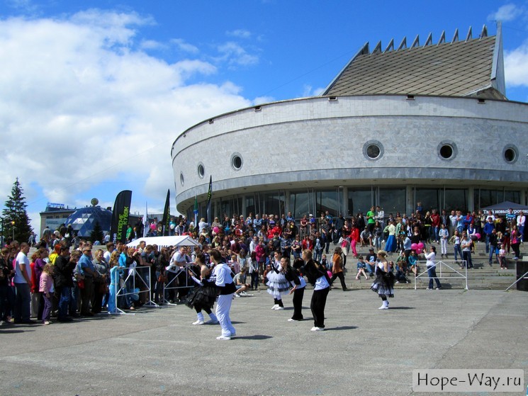 Танцевальная программа на Глобусе в день города