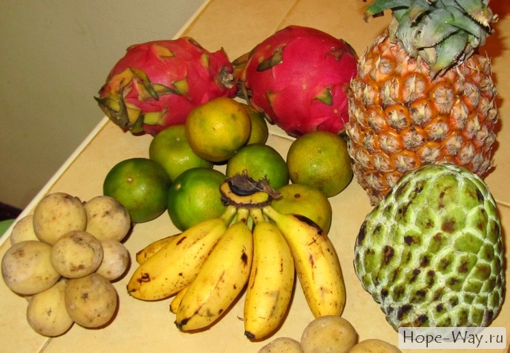 Ассорти из тайских фруктов