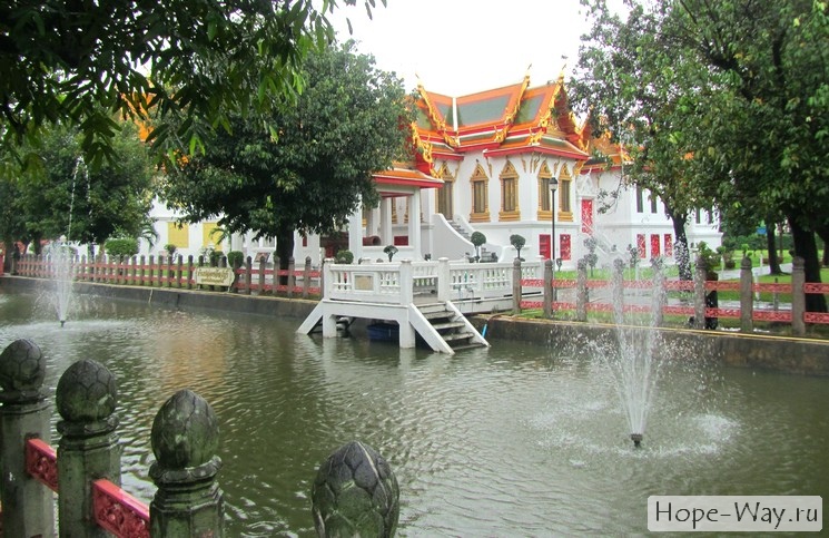 Красивый вид около Мраморного храма )Бангкок)