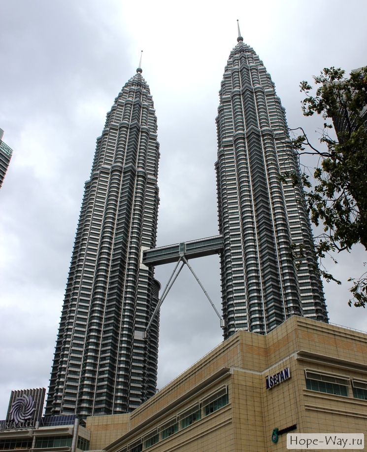 Башни Петронас - гордость Малайзии и Куала Лумпур