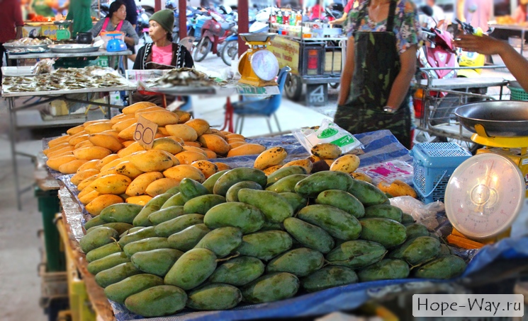 Сейчас желтое манго стоит по 60 бат за кг