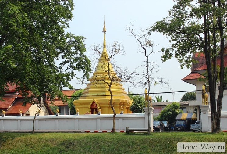 Буддийская святыня (Чиангмай, Таиланд)