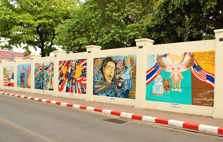 Граффити на тему американской-тайской дружбы (Чианг Май, Таиланд)