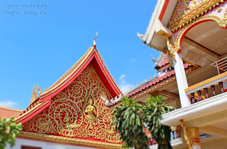 Резная архитектура буддийского храма во Вьентьяне Wat Si Saket