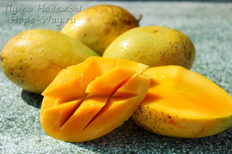 Очень вкусные манго во Вьетнаме