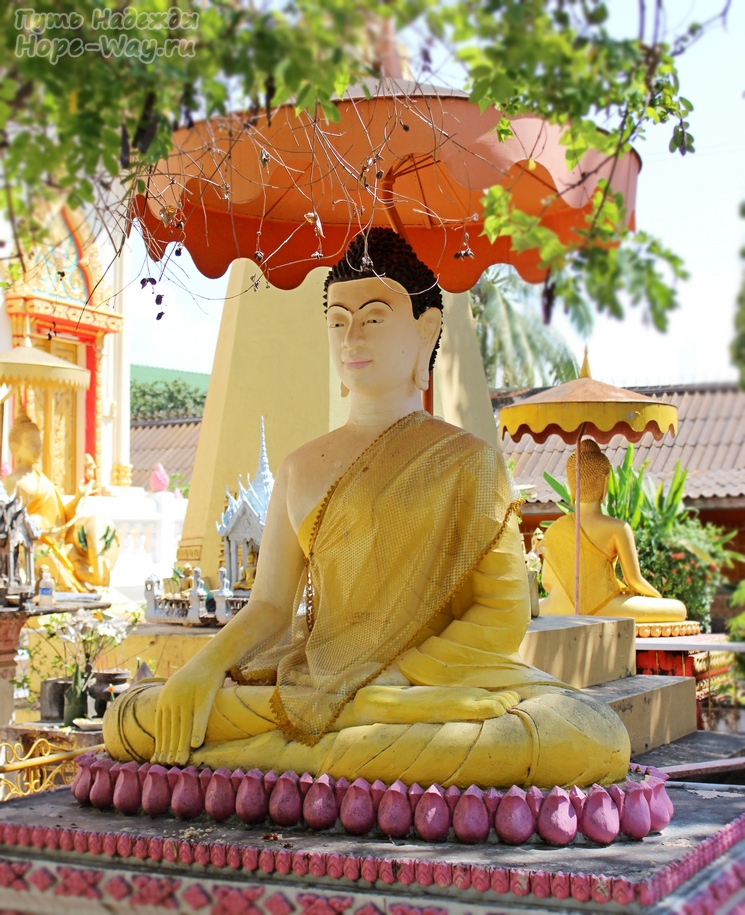 Будда, сидящий в позе лотоса