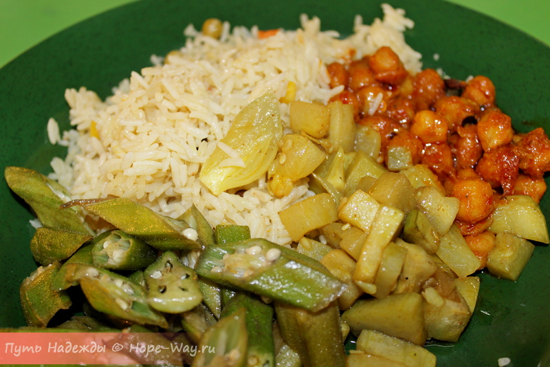 Основа малайской кухни - рис с различными добавками