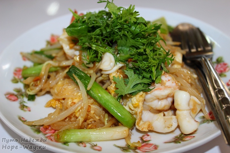 Пад Тай Тале - тайское название жареной лапши с морепродуктами