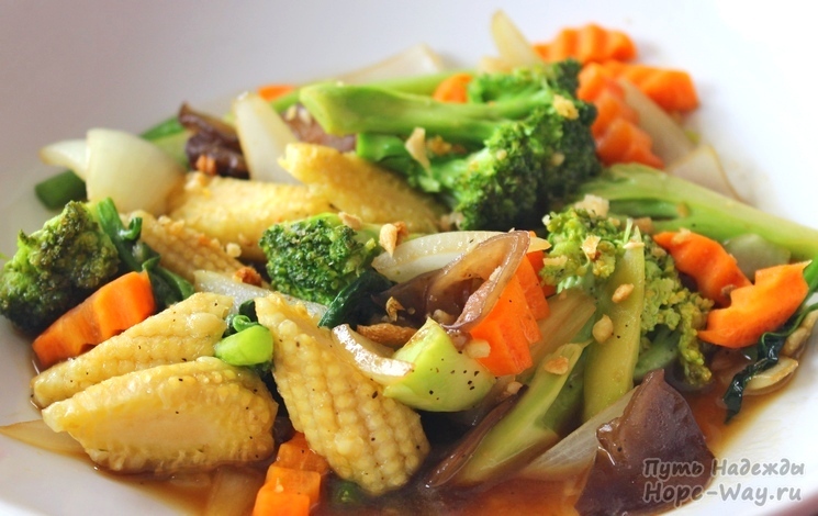 Стир Фрай по вегану - жареные овощи с грибами и соевым соусом