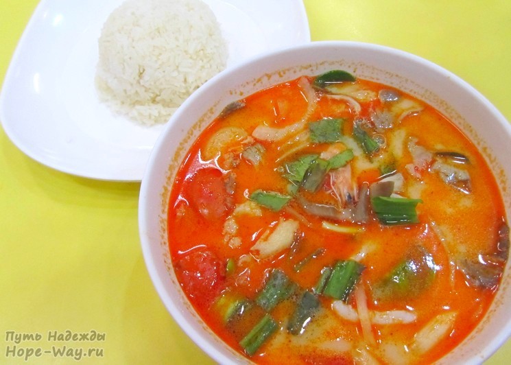 Tom Yam Koong - знаменитый тайский суп с креветками